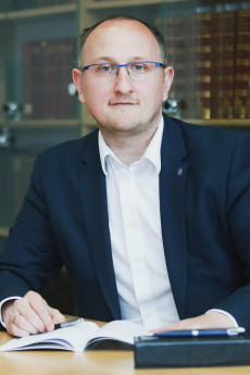 prof. dr hab. Maciej Serowaniec